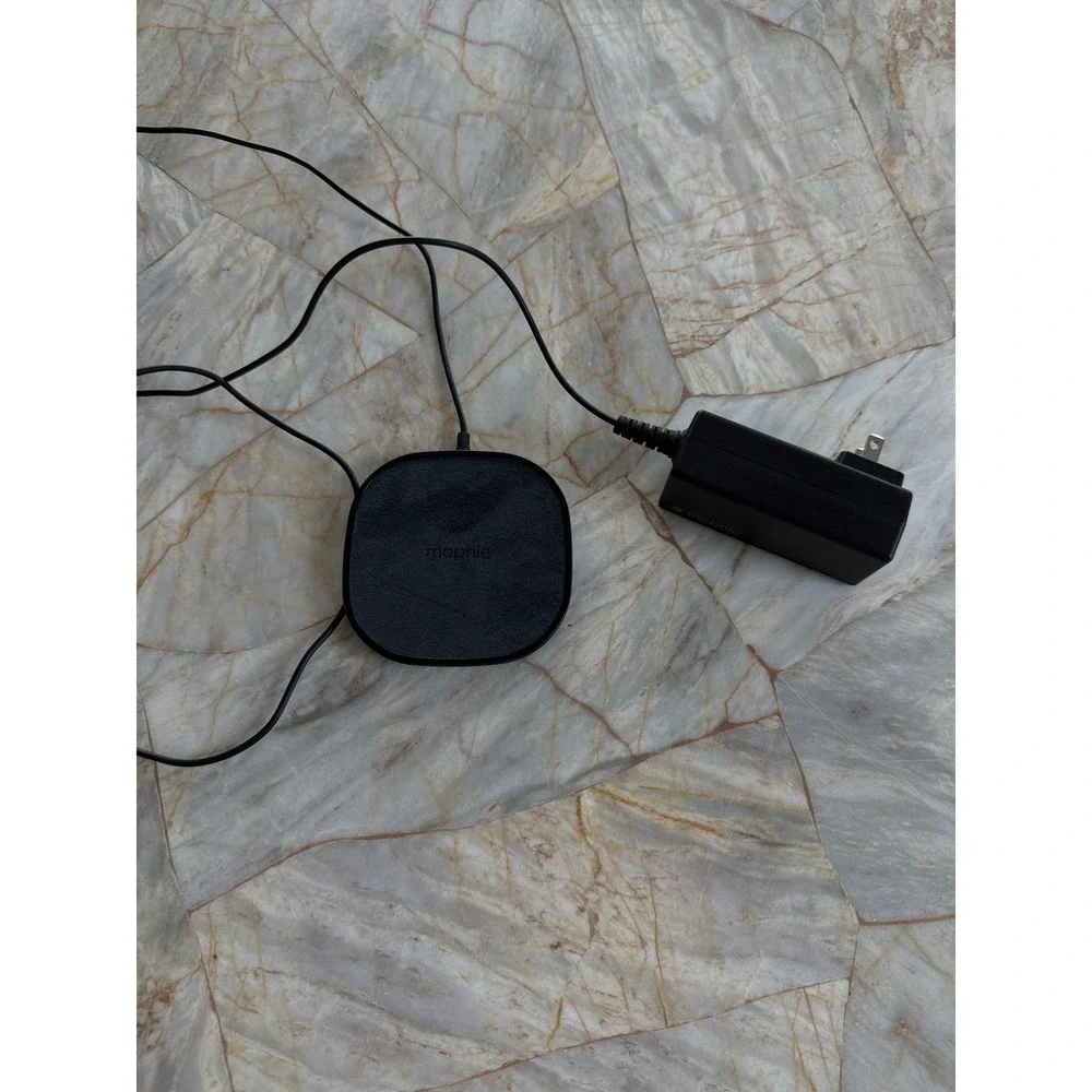 Mophie Wireless Charging Pad Black Fabric Qi Enabled Charger with Power Adapter